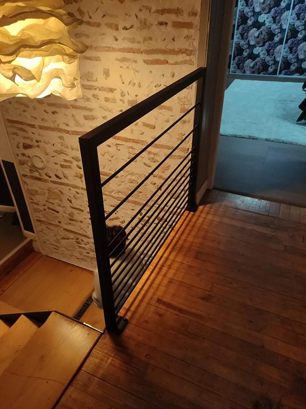 Garde-corps à lisses le long d'un escalier intérieur