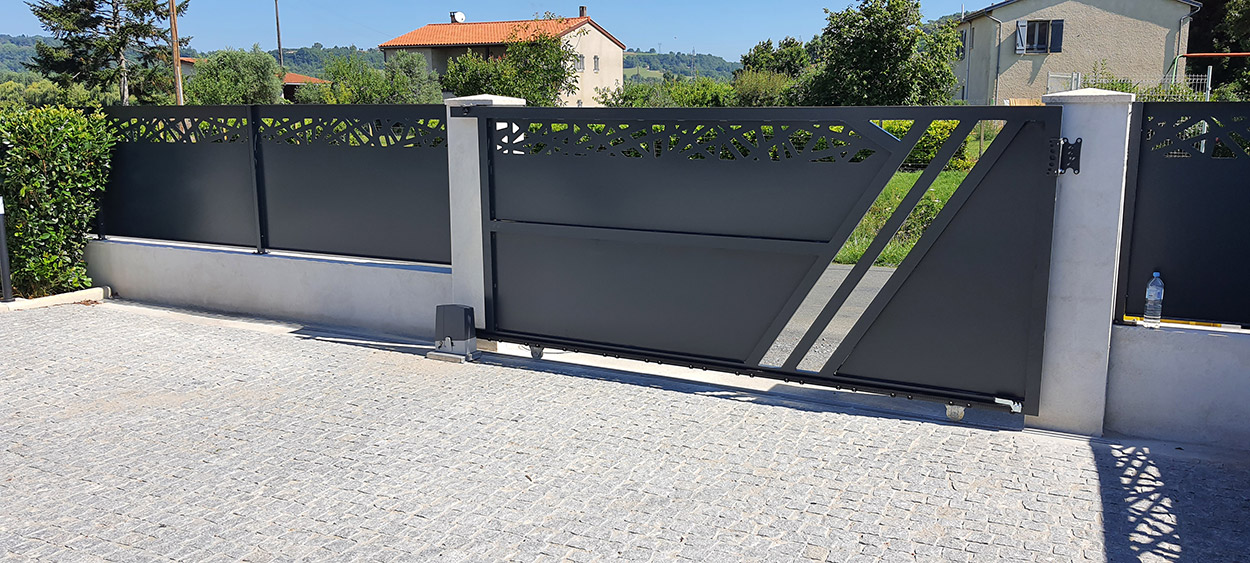 Portail coulissant gris anthracite